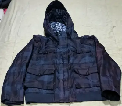 Chaqueta impermeable con capucha - miniatura 1