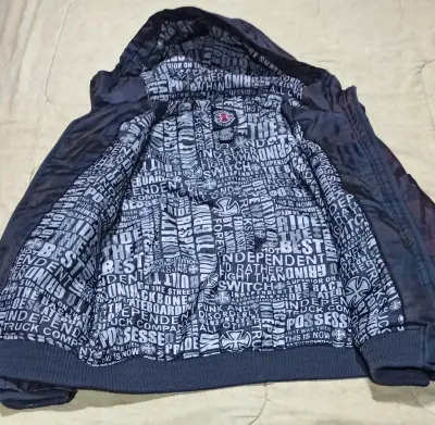 Chaqueta impermeable con capucha - miniatura 2
