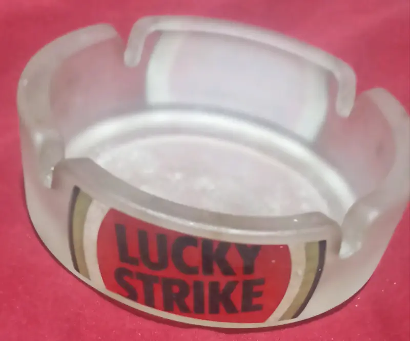 Cenicero de vidrio Lucky Strike - 2