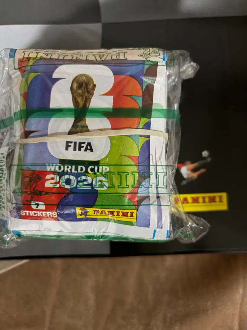 Álbum tapa dura y 350 láminas FIFA 2026 Panini - 2