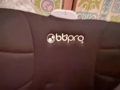 Silla de auto infantil negra - miniatura 3