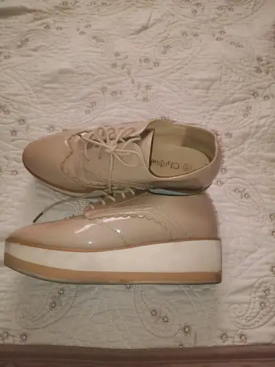 Zapatos beige con plataforma - miniatura 1