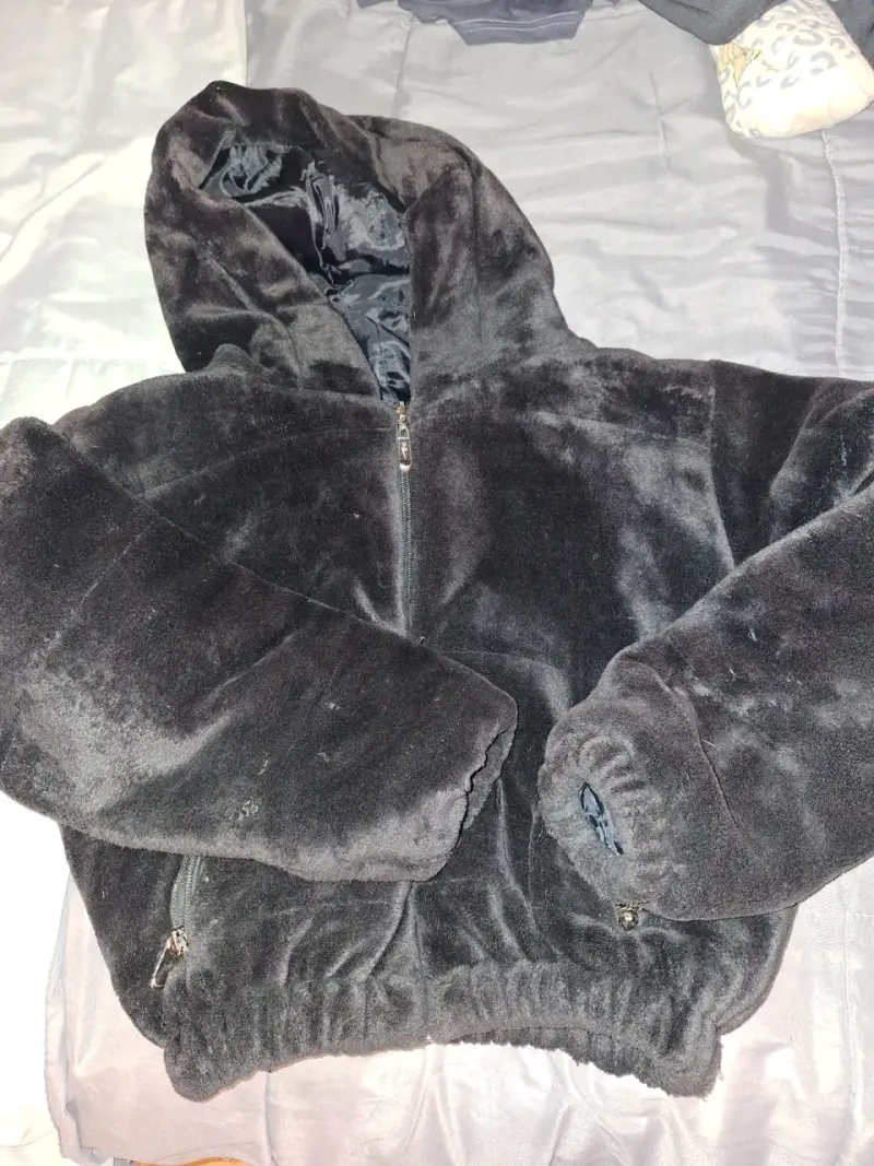 Chaqueta de jeans y peludo negro - 2