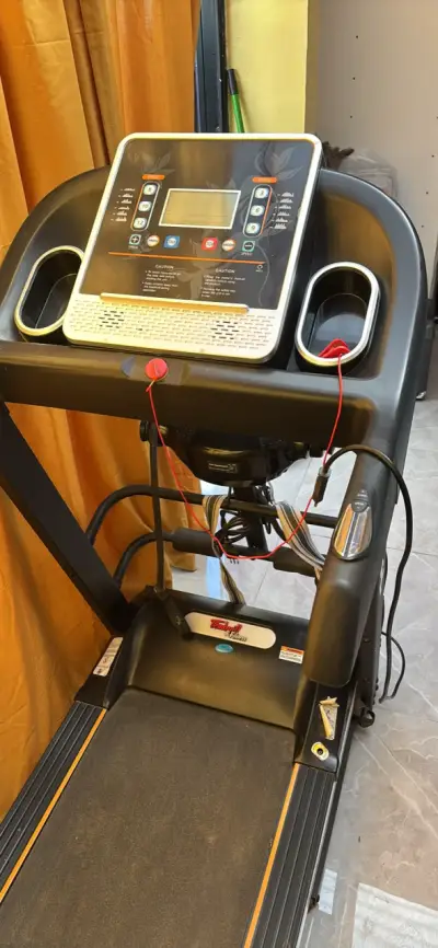 Trotadora eléctrica funcionando - miniatura 1