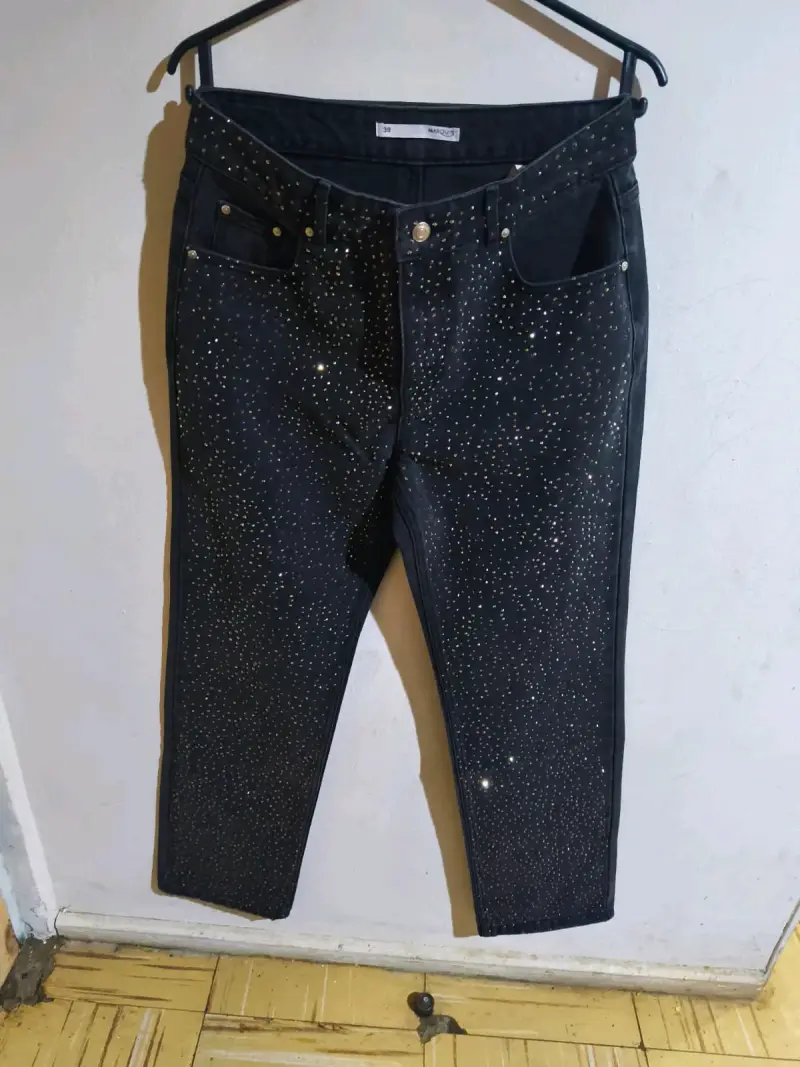 Jeans negros con brillantes - 1