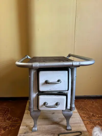 Cocina de leña vintage pequeña - miniatura 1