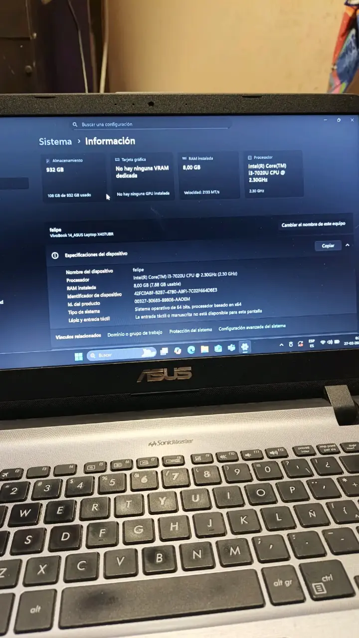 Laptop ASUS i3 7 Generación con cargador - 2