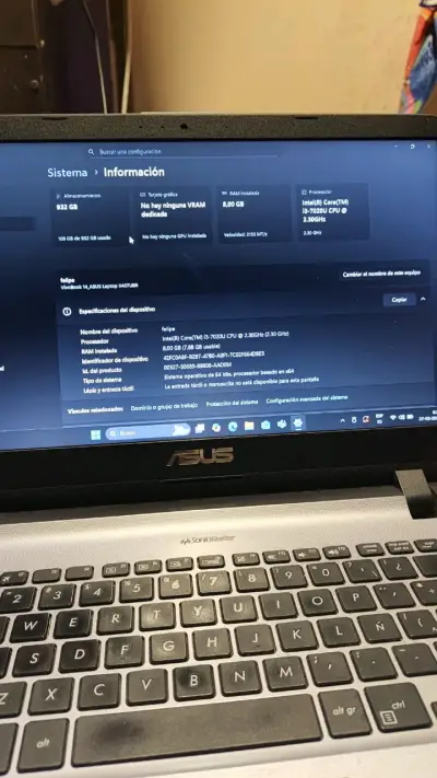 Laptop ASUS i3 7 Generación con cargador - miniatura 2