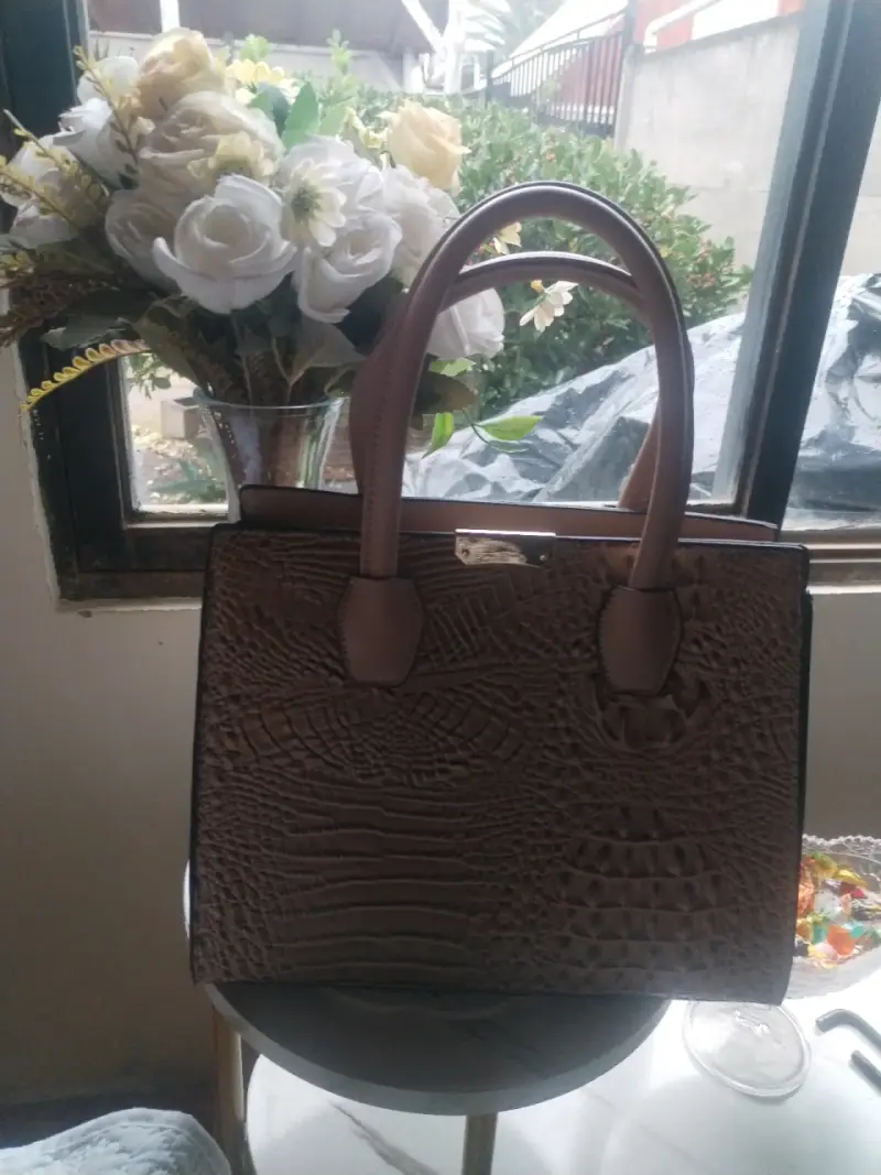 Cartera marrón texturizada - 1