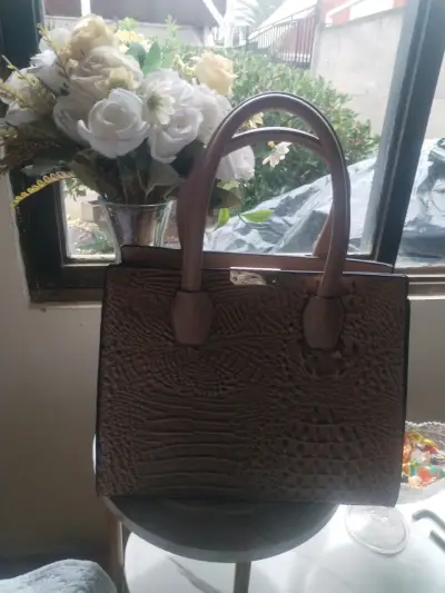 Cartera marrón texturizada - miniatura 1