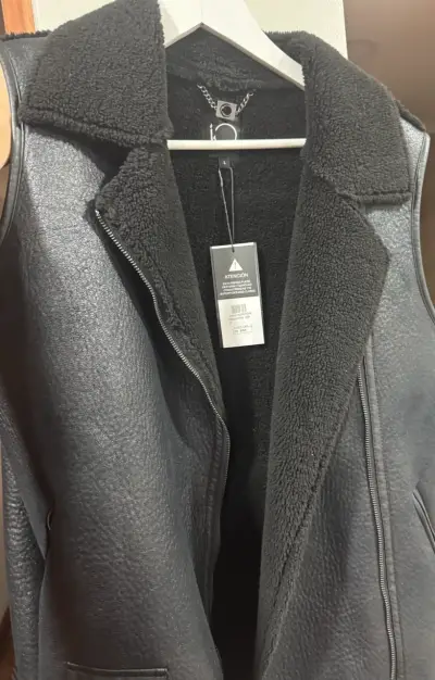 Chaqueta negra con forro - miniatura 2