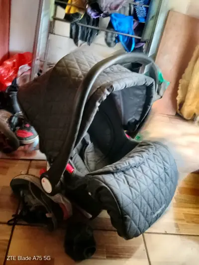 Silla de Coche para bebé gris y mochila mudador - miniatura 1