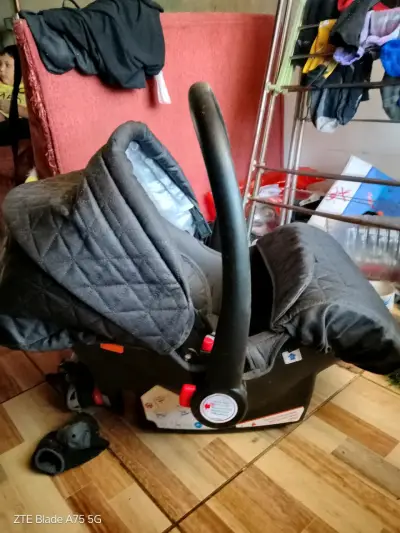 Silla de Coche para bebé gris y mochila mudador - miniatura 2