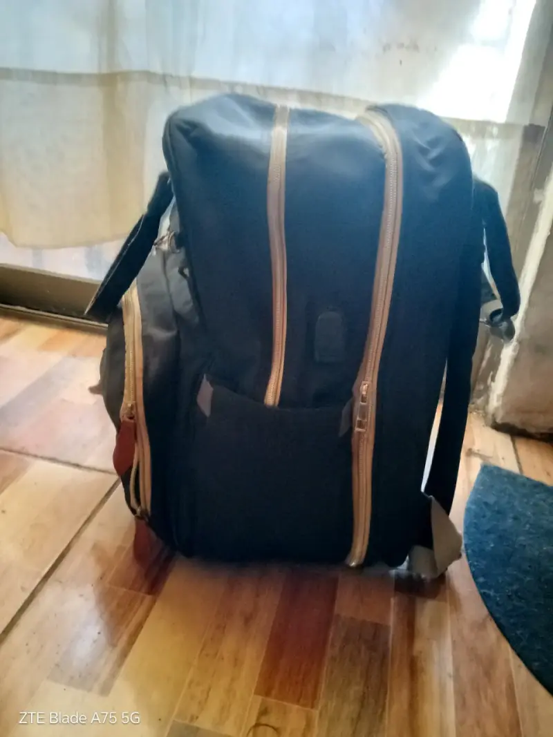 Silla de Coche para bebé gris y mochila mudador - 3