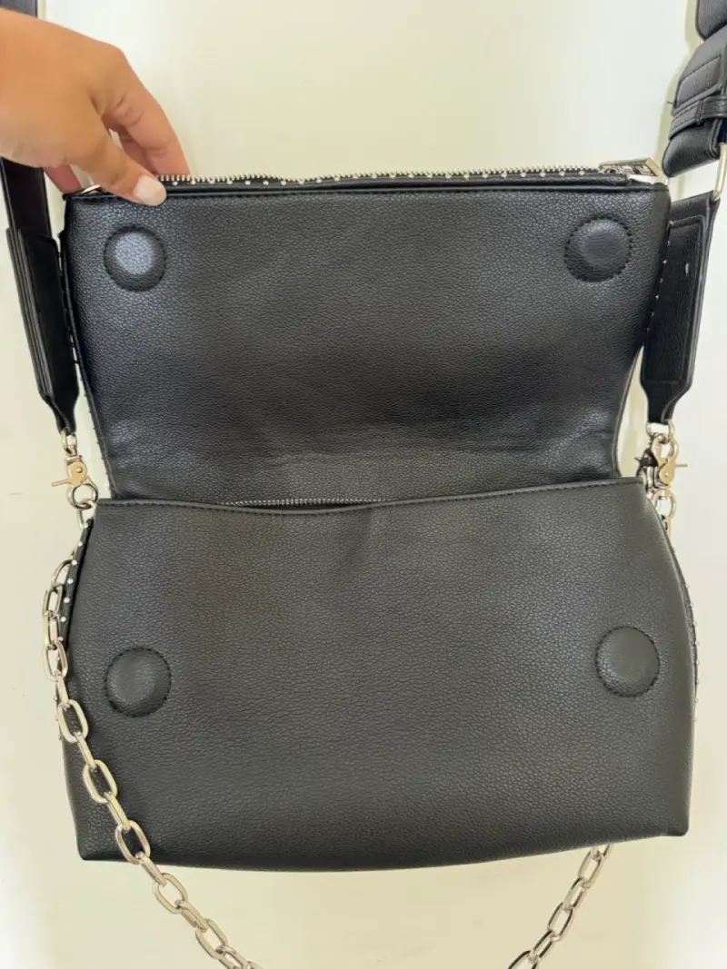 Cartera negra con cadena - 3