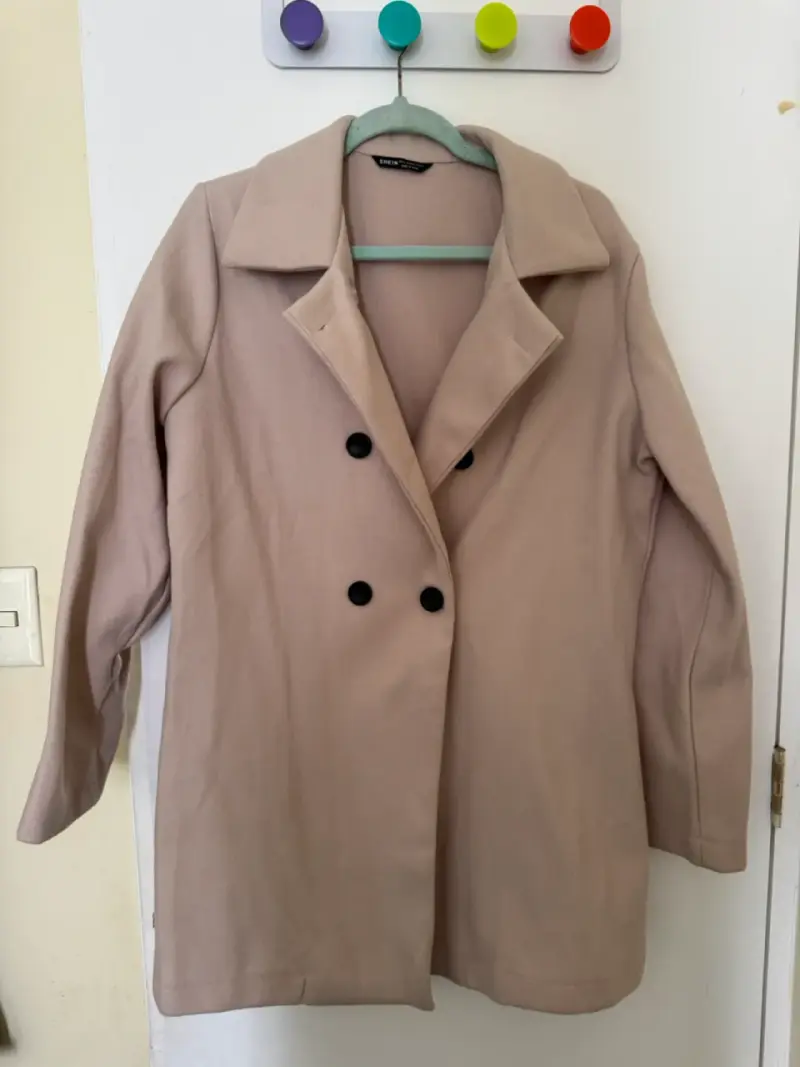 Abrigo beige doble botonadura - 1