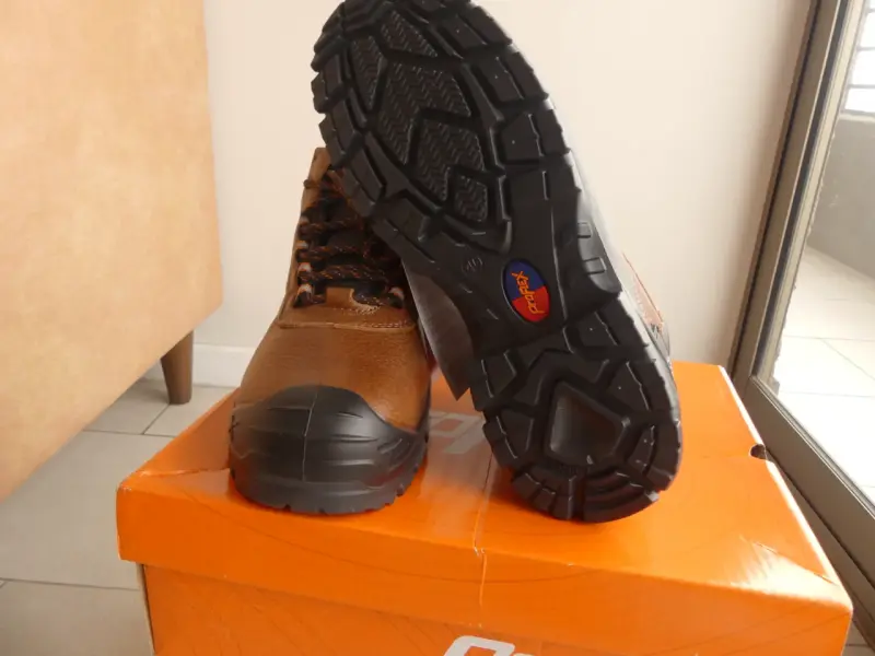 Botines marrones 40 nuevos (Bototos de seguridad) - 2