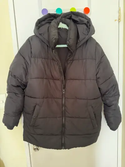Parka acolchada gris con capucha - miniatura 1