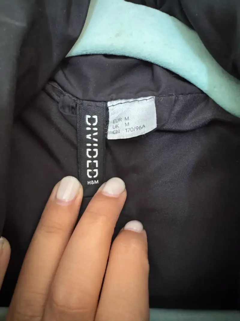 Parka acolchada gris con capucha - 2