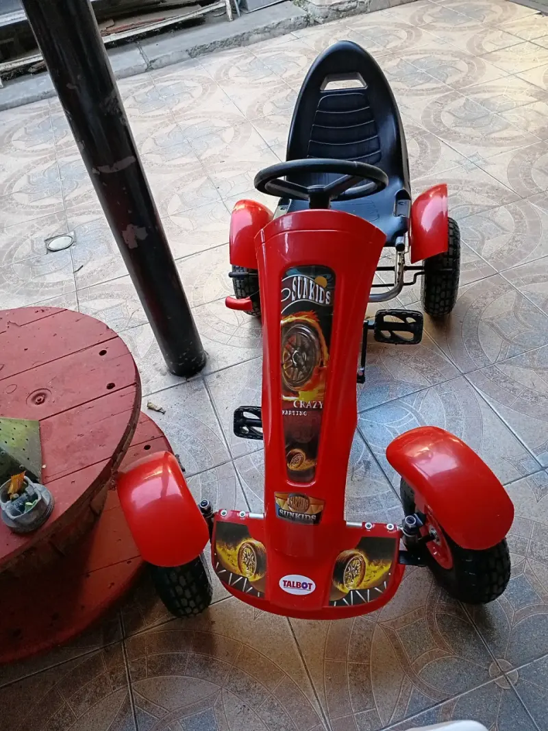 Kart a pedales rojo para niños - 1