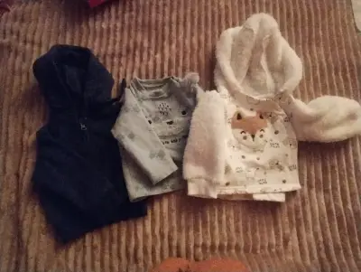 Conjunto de ropa infantil con capucha - miniatura 1