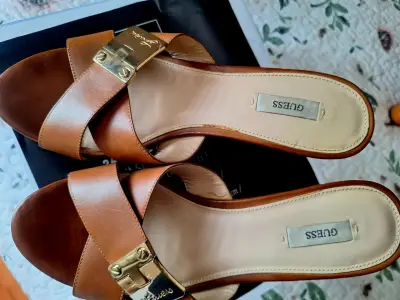 Sandalias  Guess doradas - miniatura 4