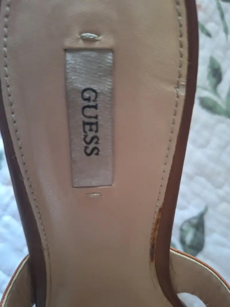 Sandalias Guess doradas - 5