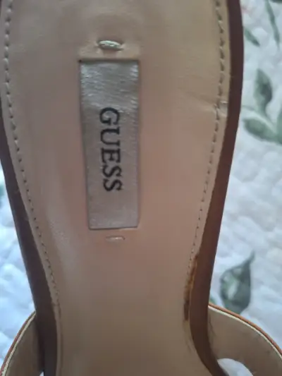 Sandalias  Guess doradas - miniatura 5