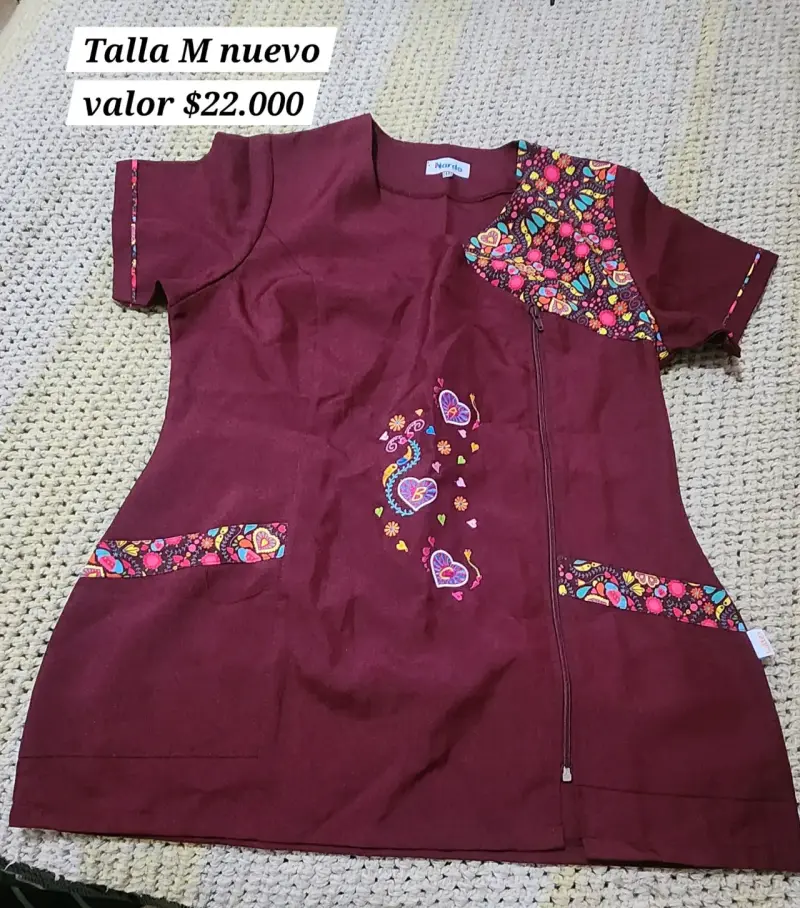 Delantal bordada burdeo talla M