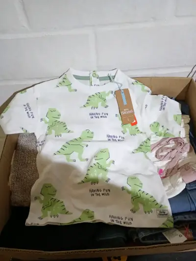 Polera infantil T-Rex beige y de niña - miniatura 3