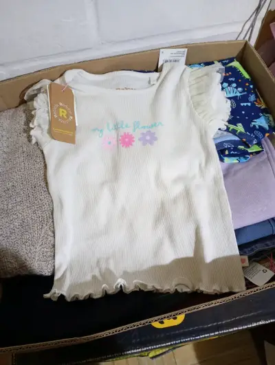 Polera infantil T-Rex beige y de niña - miniatura 4