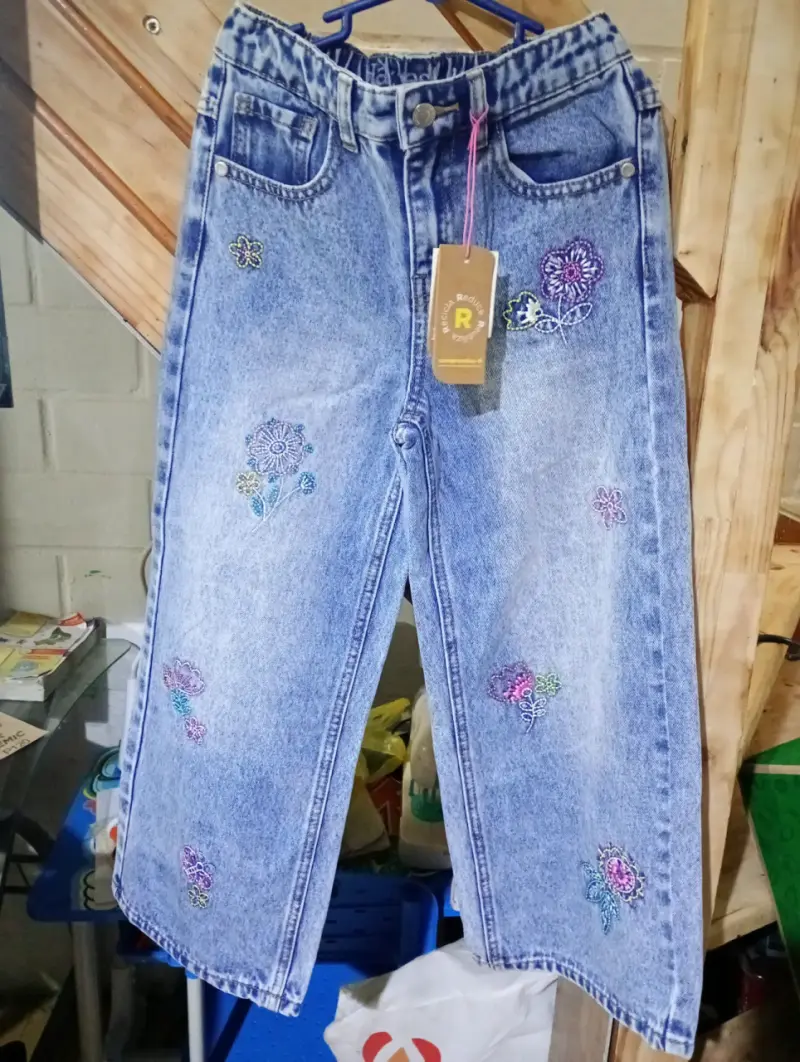 Pantalones de mezclilla con lazo niña - 3