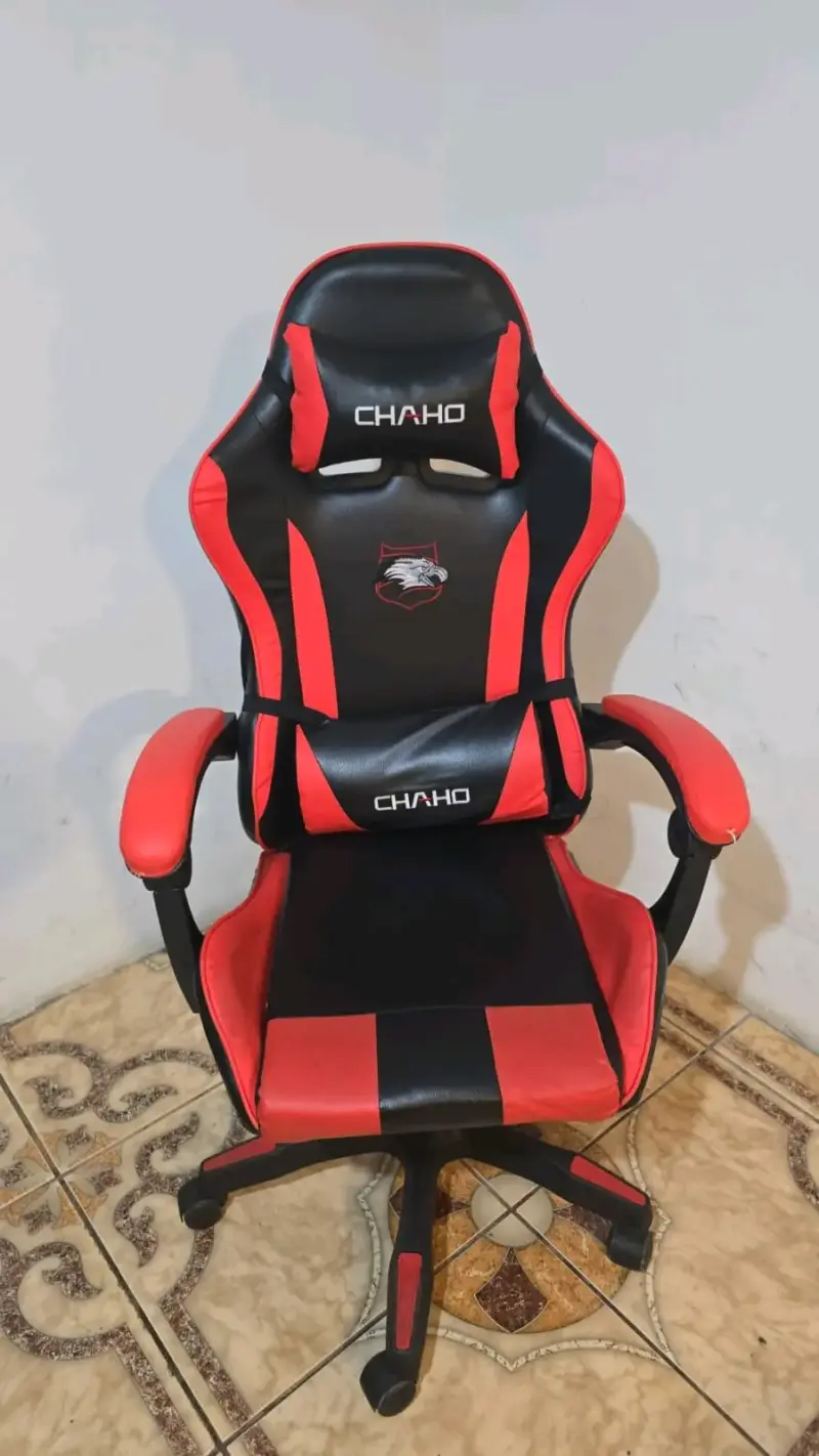 Silla gamer roja y negra