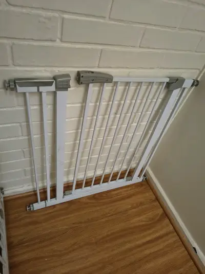 Reja de seguridad para puertas infanti - miniatura 1