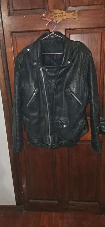 Chaqueta de cuero negra estilo biker - miniatura 1