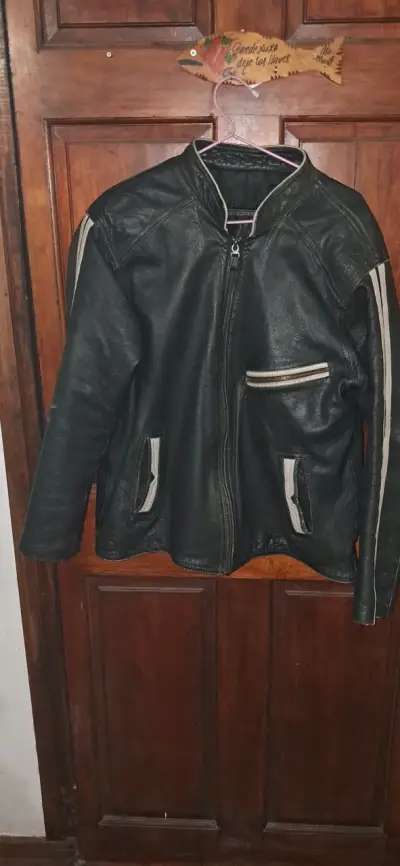 Chaqueta de cuero negra - miniatura 1