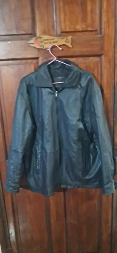 Chaqueta de cuero negra - miniatura 1