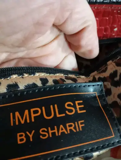 Cartera roja de cuero sintético - miniatura 2