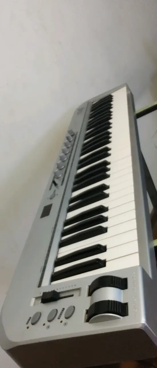 Controlador MIDI Nux 61 teclas - 2