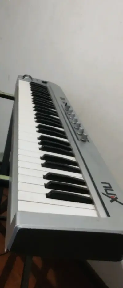 Controlador MIDI Nux 61 teclas - miniatura 4