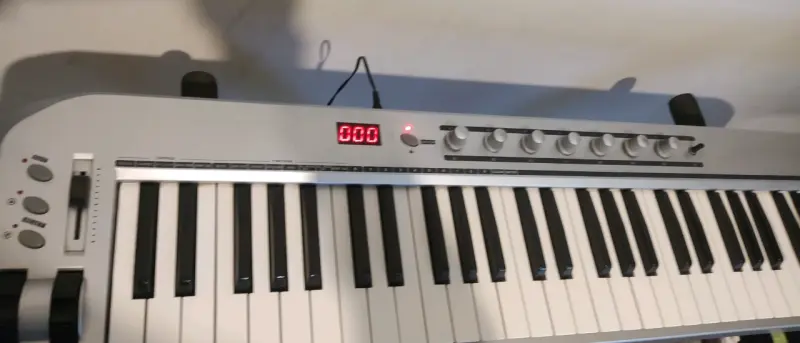 Controlador MIDI Nux 61 teclas - 5