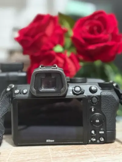 Cámara Nikon Z5 con accesorios - miniatura 2
