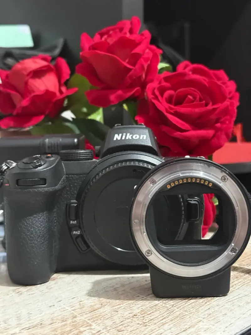 Cámara Nikon Z5 con accesorios - 3