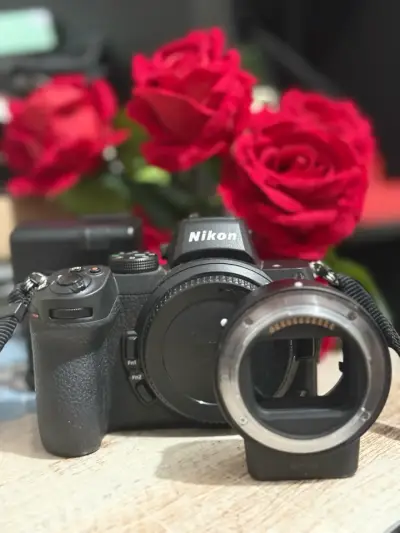 Cámara Nikon Z5 con accesorios - miniatura 4