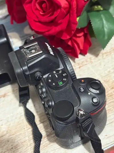 Cámara Nikon Z5 con accesorios - miniatura 6