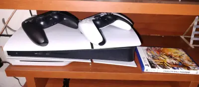 Consola PS5 Slim version disco  con dos controles - miniatura 1
