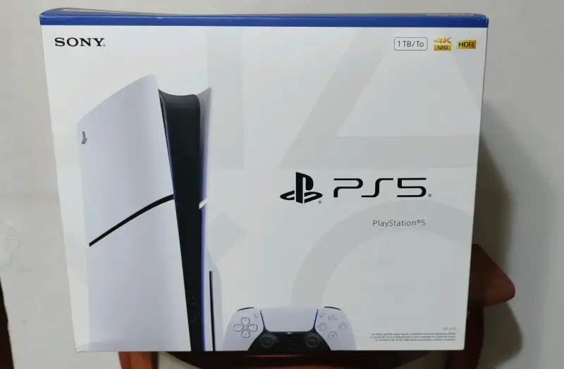 Consola PS5 Slim version disco  con dos controles - 2