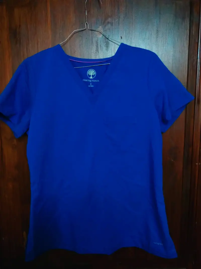 Top clínico azul rey antifluido