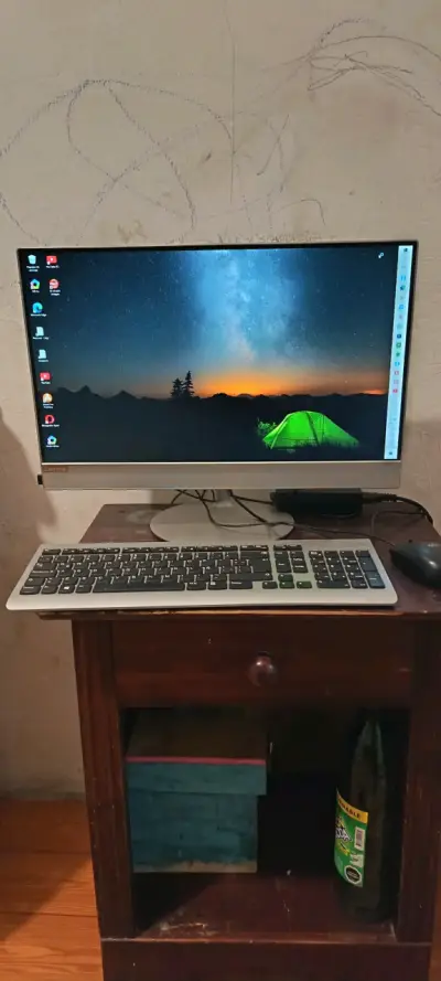 Computador todo en uno Lenovo - miniatura 1