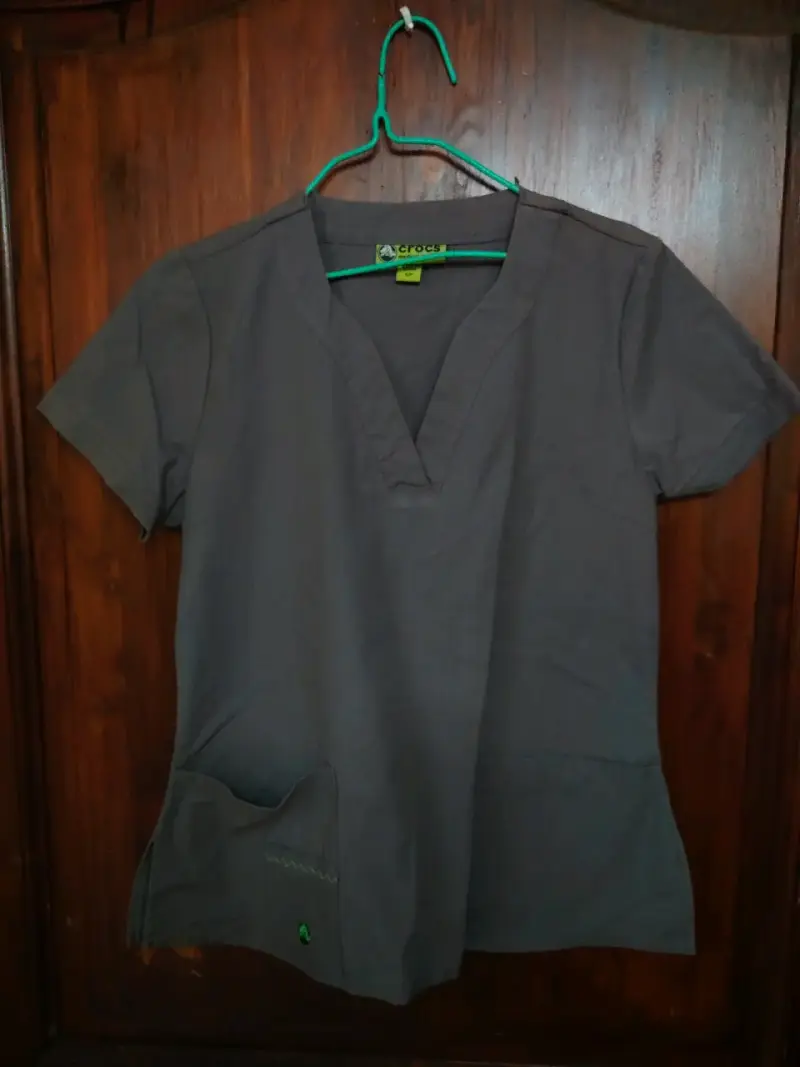 Blusa médica gris Crocs